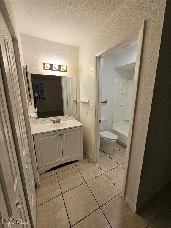 Building Photo - 2885 Winkler Ave