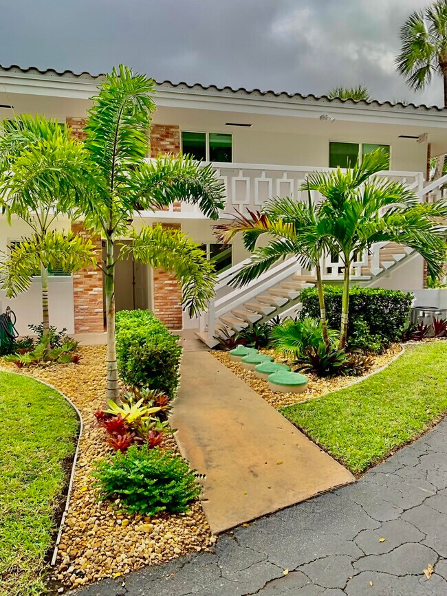Building Photo - 331 Tequesta Dr