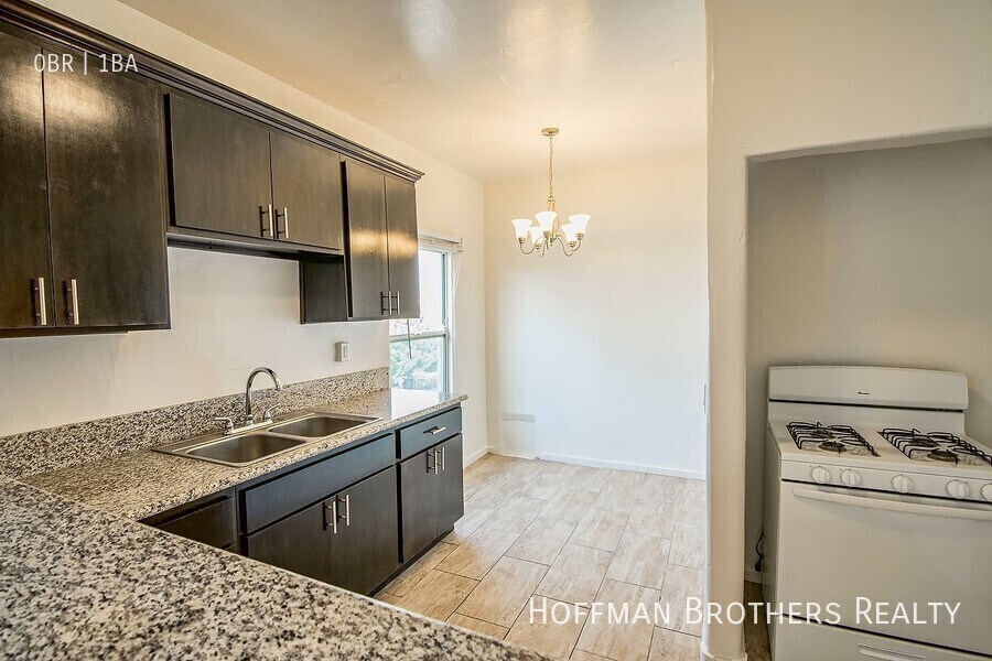 Building Photo - 921 S Bonnie Brae St