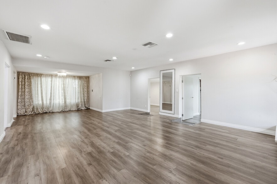 Building Photo - 8647 Corbin Ave