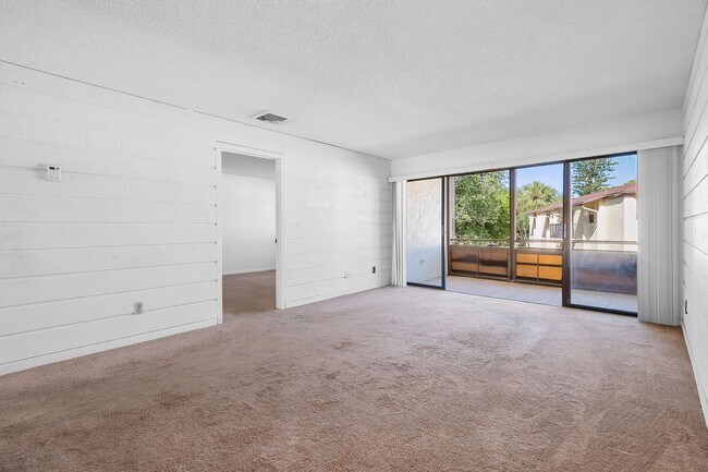 Building Photo - 2050 Oleander Blvd
