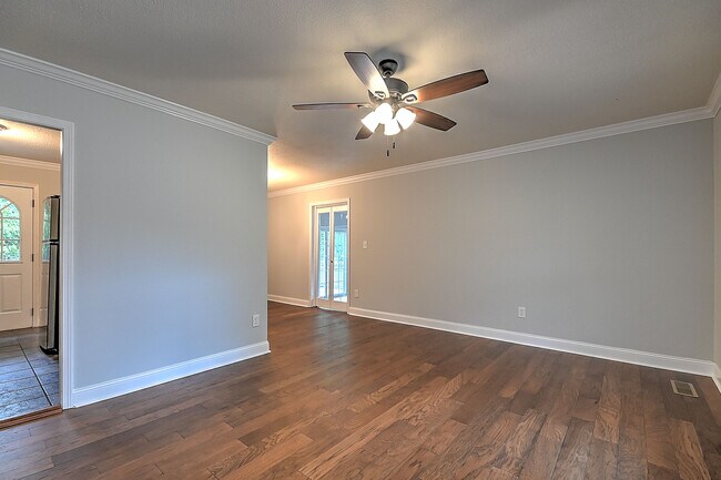 Building Photo - 2708 Schumway Dr