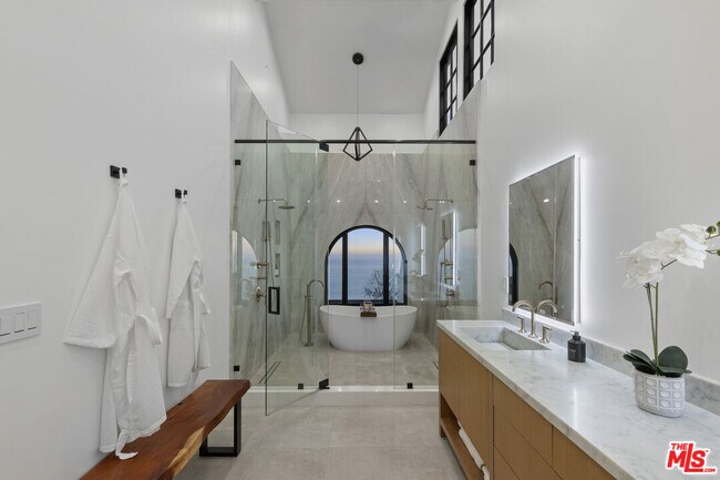 Building Photo - 3909 Villa Costera