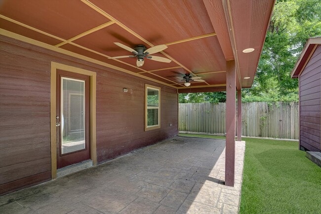 Building Photo - 8159 Glenhollow Dr