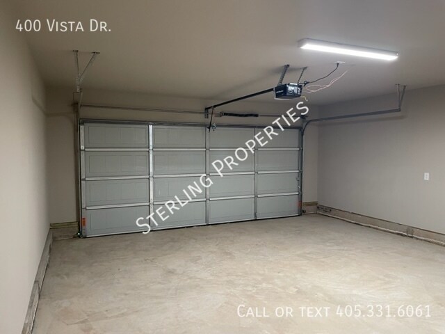 Building Photo - 400 Vista Dr