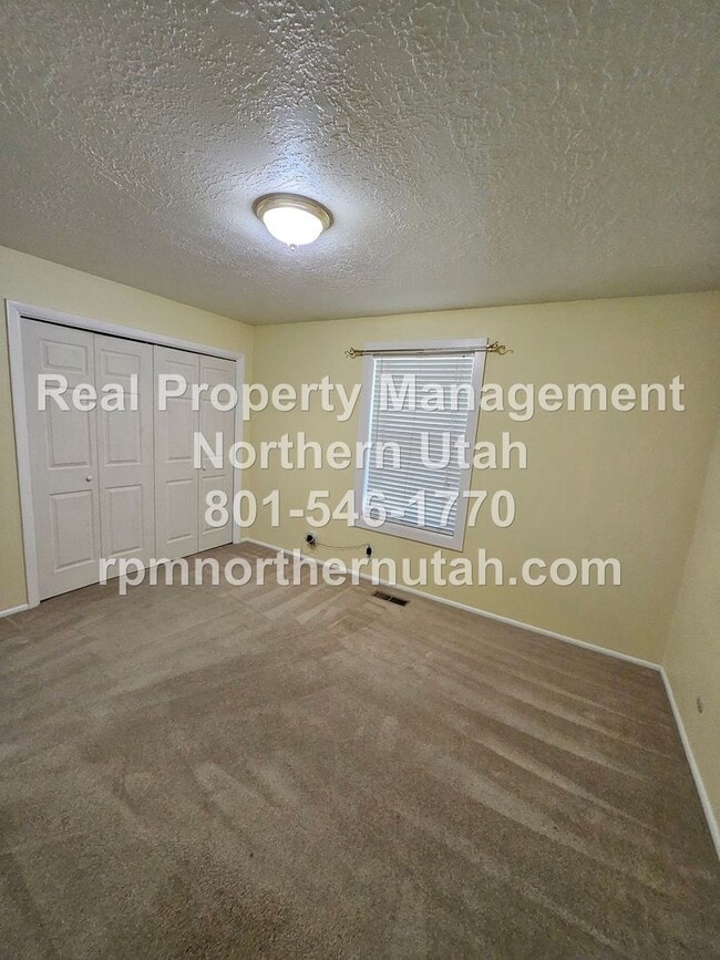 Building Photo - Stunning 5 Bedroom Home in Kaysville Now A...