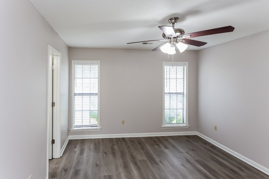 Building Photo - 7327 Mallard Creek Dr