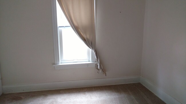 Building Photo - 513 Triplex