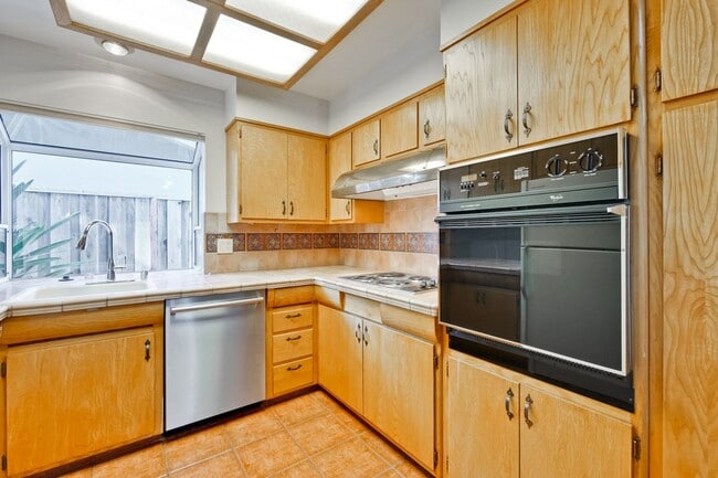 Building Photo - 1534 Crespi Dr