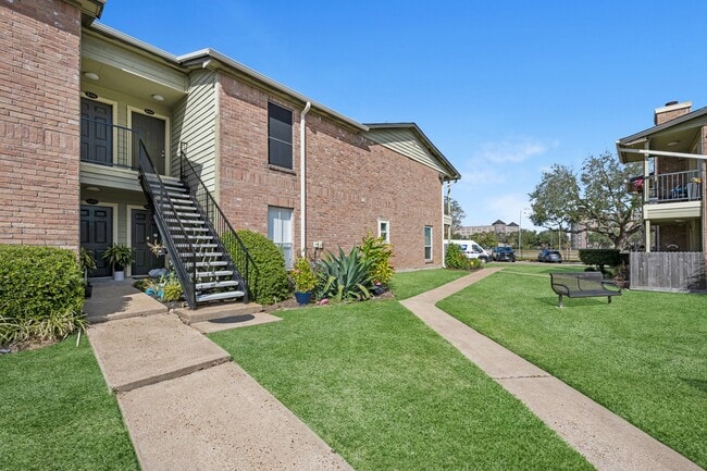 Building Photo - 18800 Egret Bay Blvd