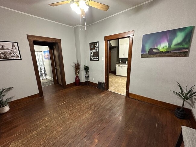 Building Photo - 2 bed, 1 bath home for rent in Waterloo