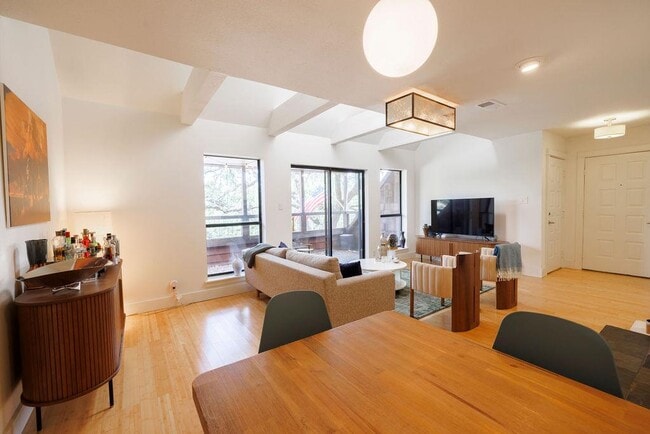 Building Photo - 7320 Cave Hollow Dr