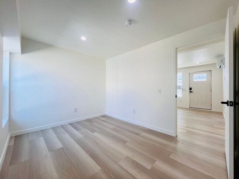 Building Photo - 1817 S Highland Ave