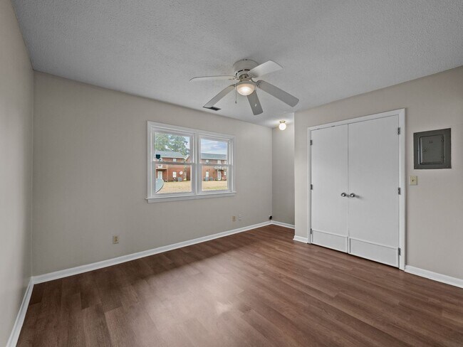 Building Photo - Welcome to Sophia Drive!