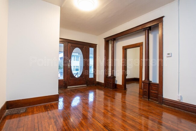 Building Photo - 3224 E Oakland Ave