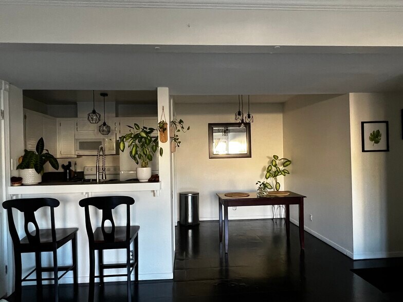 Primary Photo - 25671 Le Parc