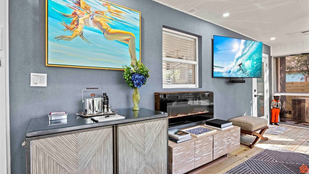 Building Photo - 116 Second Avenue Southwest-SI ID1502035P