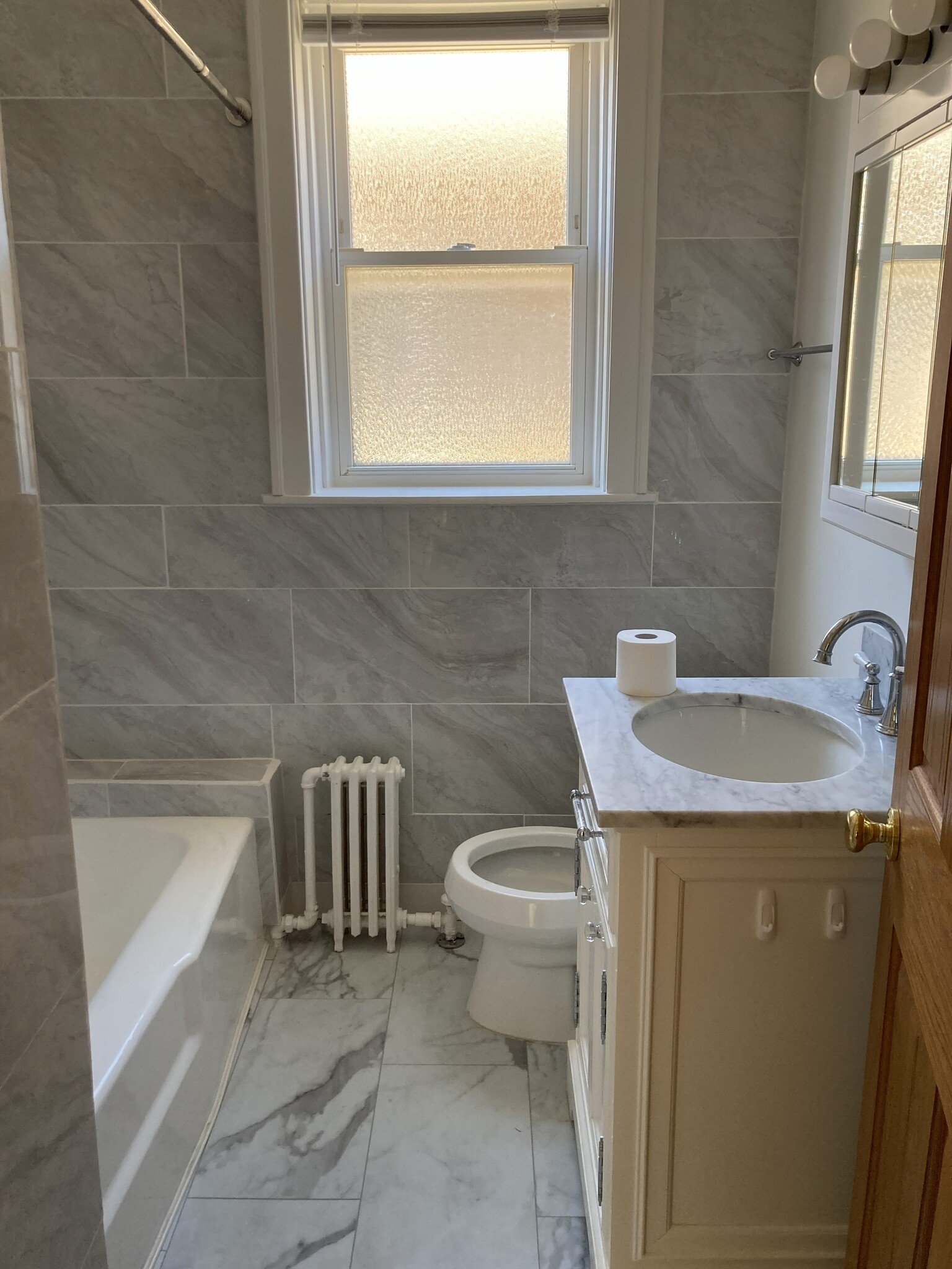 Building Photo - 2433 W Dakin St