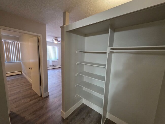 Building Photo - 233 E Arvada St