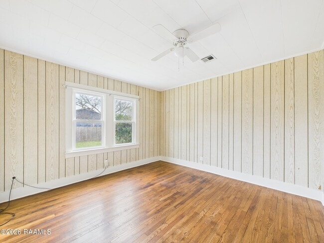 Building Photo - 528 St Julien Ave