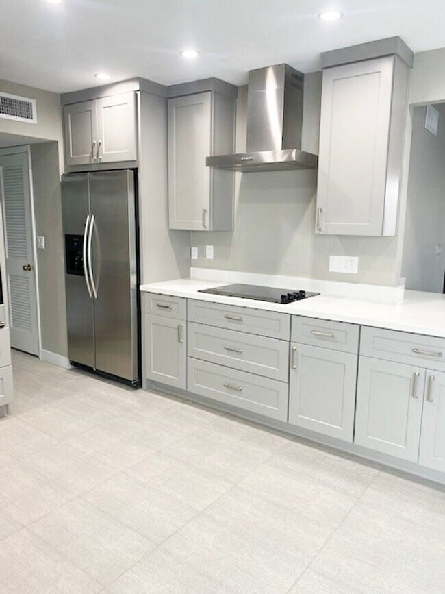 Building Photo - GREAT 3 Bedroom 2.5 Bath in Paradise Valley!