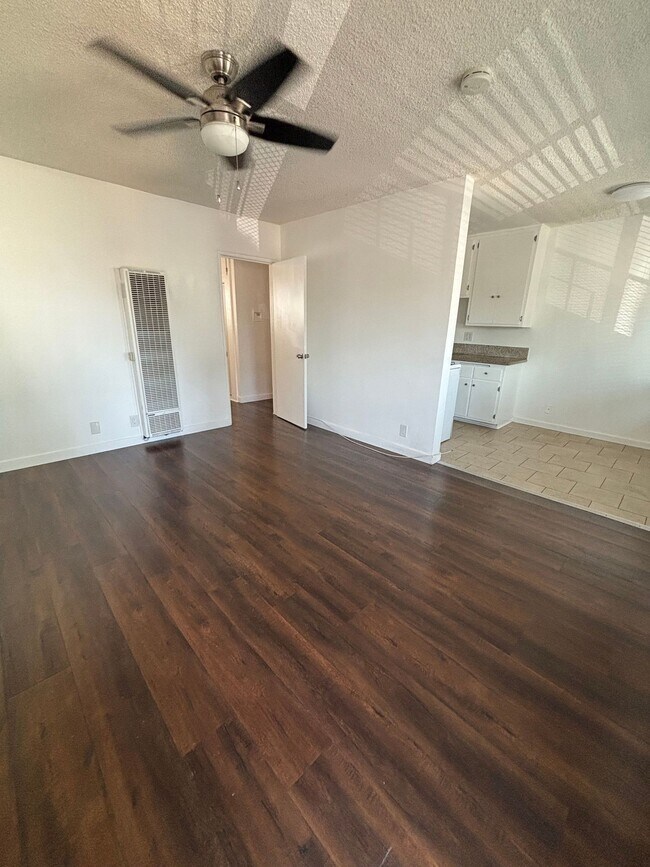 Building Photo - 4115 W Century Blvd