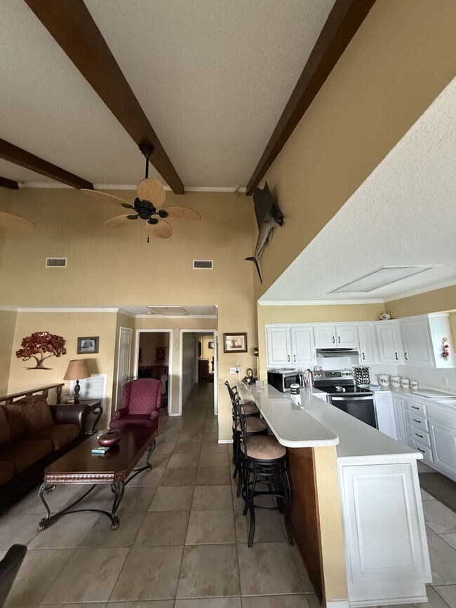 Building Photo - 1209 Pompano Ave