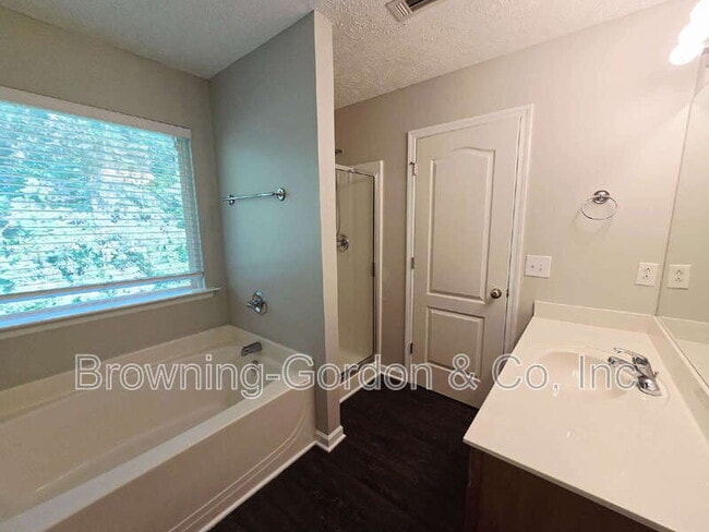 Building Photo - 786 Pippin Dr