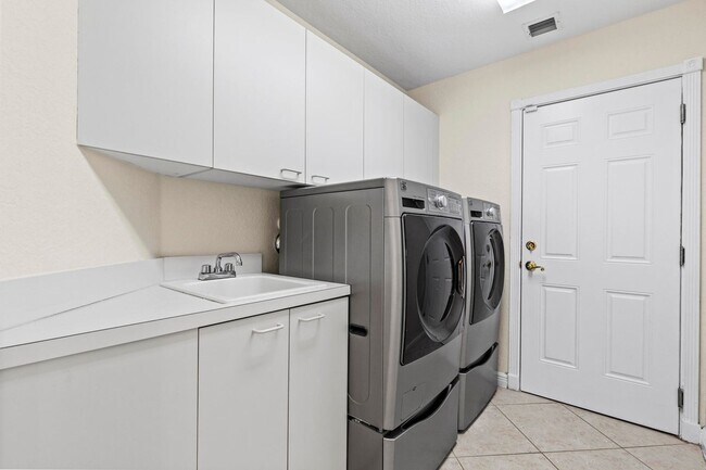 Building Photo - 6597 Marbletree Ln