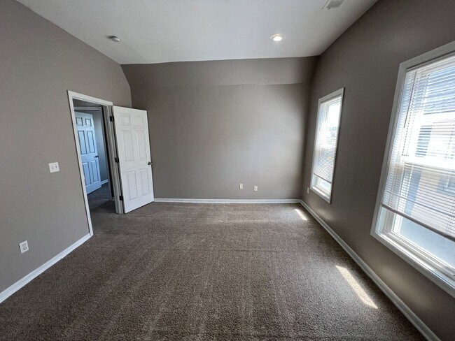 Building Photo - Charming 3-Bedroom Home in Washington Weat...