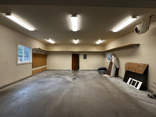 Building Photo - 4 Bed, 3 Bath Home in Hailey, Idaho with Beautiful Mountain Views