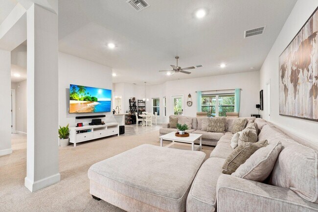 Building Photo - 8324 Amalfi Cir