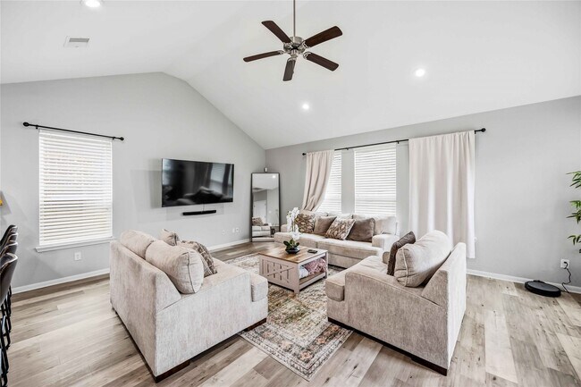 Building Photo - 14702 Meadow Acre Trl