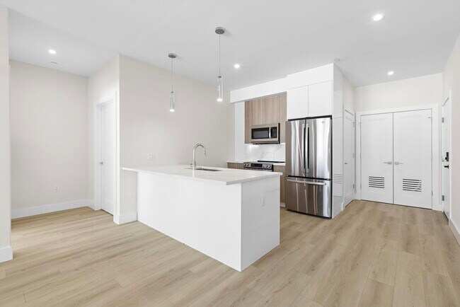 Building Photo - 4525 Bergenwood Ave