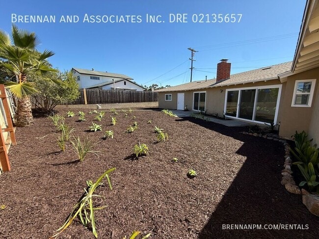 Building Photo - 35 Flower St