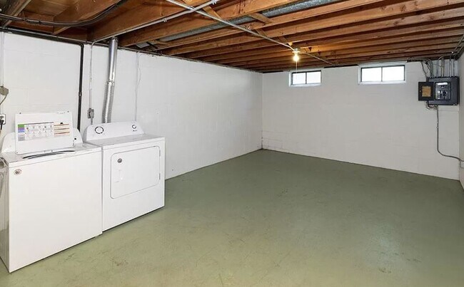 Building Photo - 4633 Euclid Ave