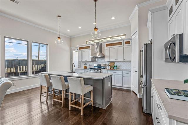 Building Photo - 600 Melba St