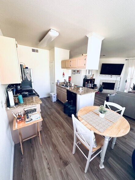 Building Photo - 16013 S Desert Foothills Pky