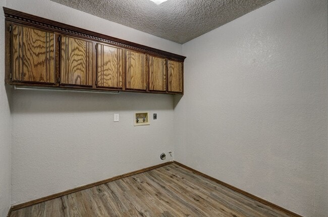 Building Photo - 4 bed, 2 bath home in Edmond
