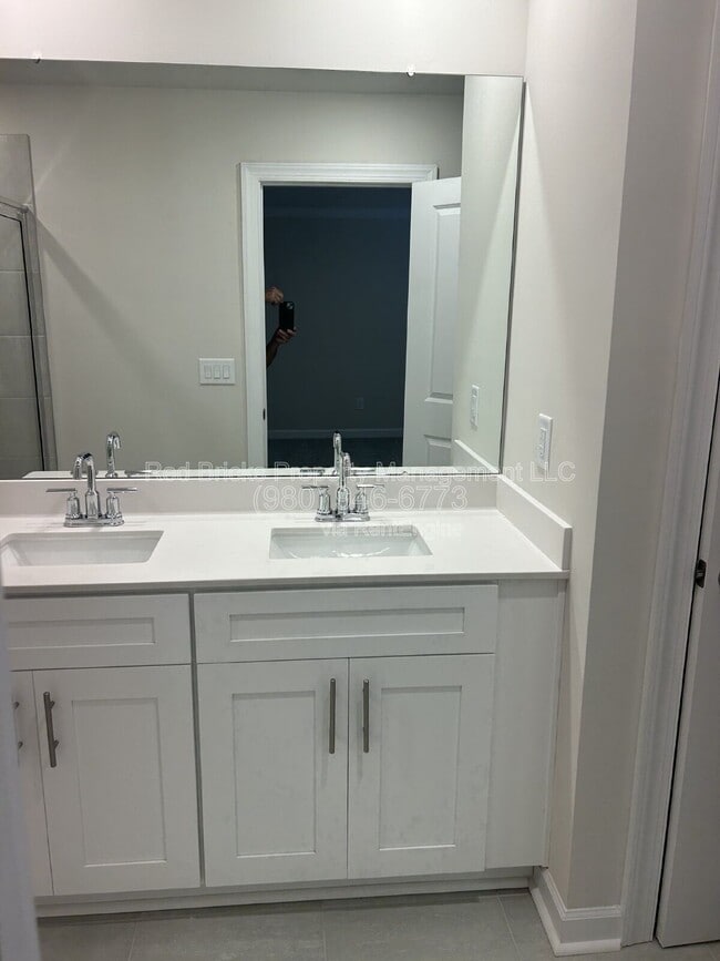 Building Photo - 1816 Braemar Vlg Dr