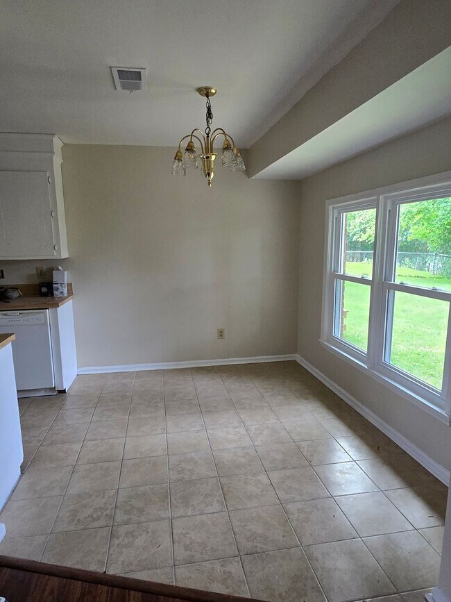 Building Photo - 112 Totem Ct