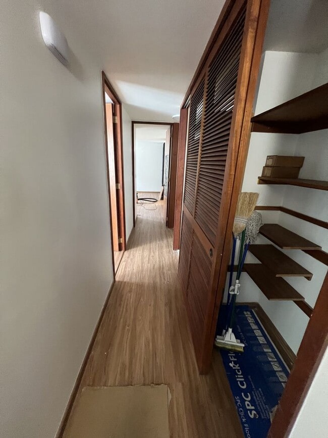Building Photo - 1521 Punahou St