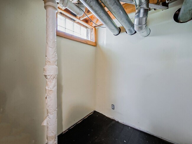 Building Photo - Charming Royal Oak Bungalow Near Downtown!