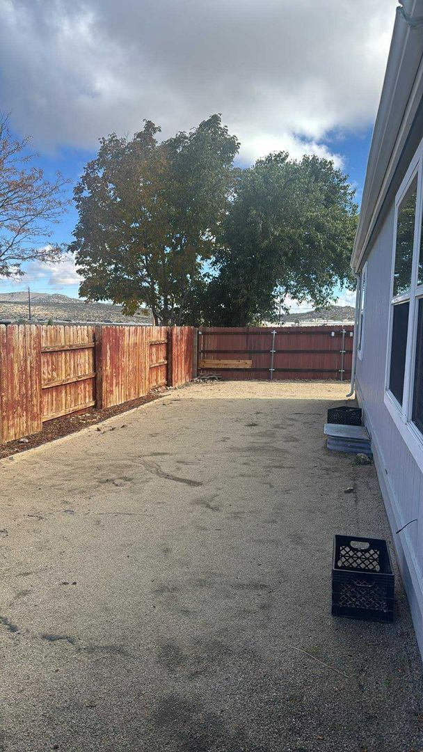 Building Photo - Cute home in gated community! 3/2