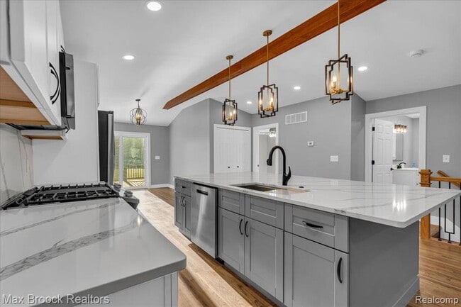 Building Photo - 1654 Giddings Rd