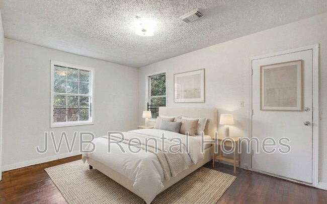 Building Photo - 330 W 26th St