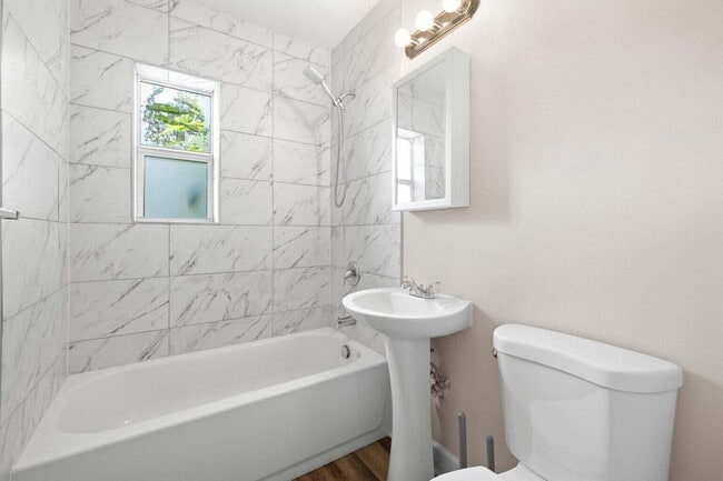 Building Photo - 409 50th St