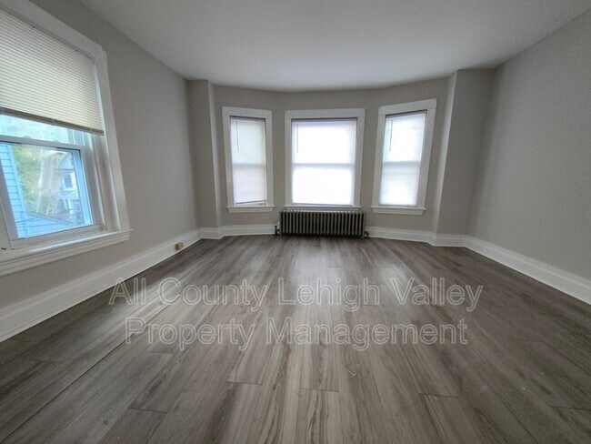 Building Photo - 226 E Ettwein St