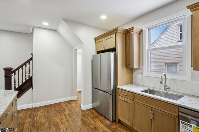 Building Photo - 99 Lincoln St