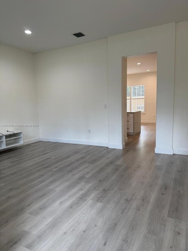 Building Photo - 705 SW 147th Ave
